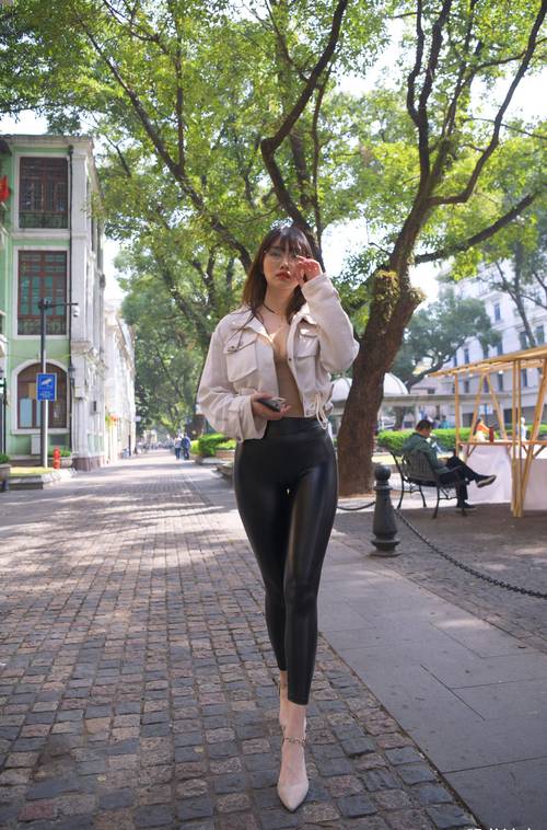 图片[2]-戴眼镜的皮裤女孩 J1473 1046P2V-35.5GB-嘿次元