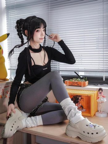 图片[9]-牛仔热裤+灰丝姑娘玩自拍-嘿次元