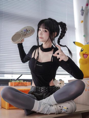 图片[10]-牛仔热裤+灰丝姑娘玩自拍-嘿次元