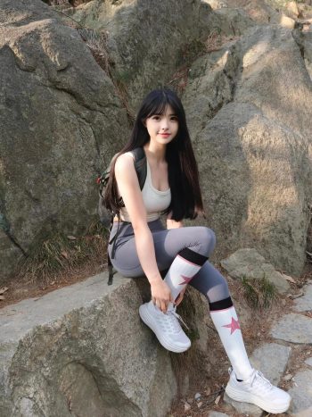 图片[7]-爱爬山的瑜伽裤MM，太甜美了！~-嘿次元