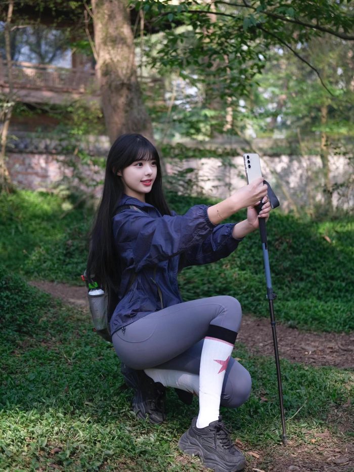 爱爬山的瑜伽裤MM，太甜美了！~-嘿次元