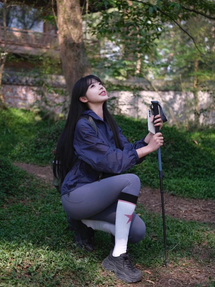 爱爬山的瑜伽裤MM，太甜美了！~-嘿次元