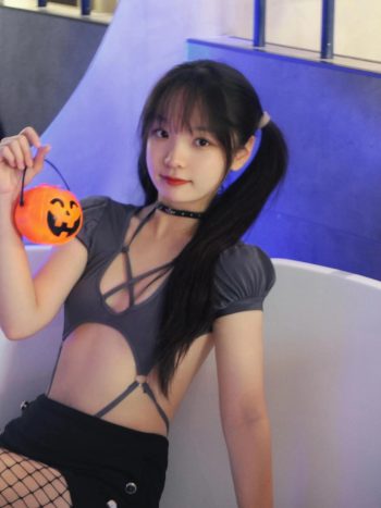 图片[5]-网格丝袜的清纯双马尾小姑娘-嘿次元