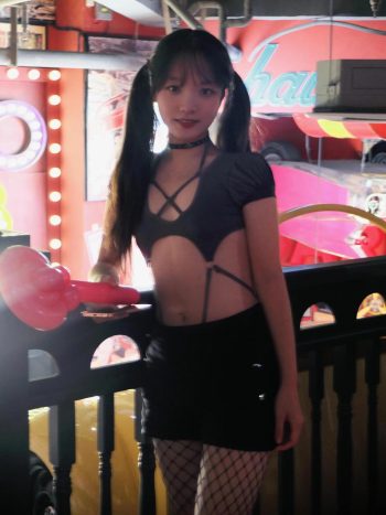 图片[2]-网格丝袜的清纯双马尾小姑娘-嘿次元